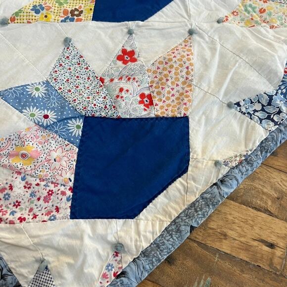 Handmade Fan Quilt Patchwork Floral Pattern Reversible 71.5"x 67" - Picture 9 of 16